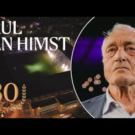 Embedded thumbnail for (VIDEO) De onvergetelijke hommage aan Paul Van Himst