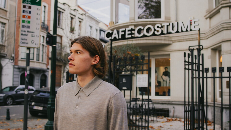 LUCAS HEY - CAFE COSTUME