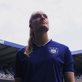 Embedded thumbnail for La capitaine des Belgian Red Flames Tessa Wullaert arrive au RSCA