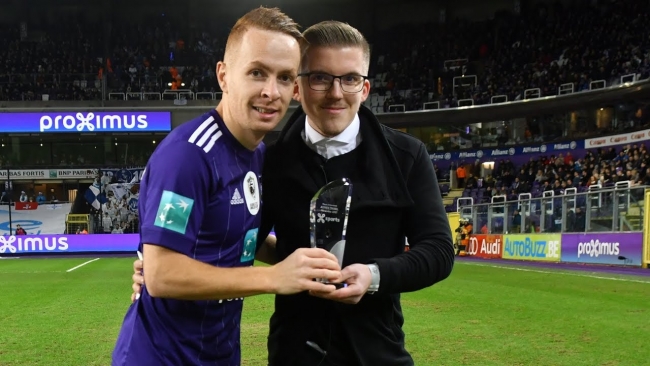 Embedded thumbnail for Maxime mocht de Proximus Player of the Month-trofee uitreiken!