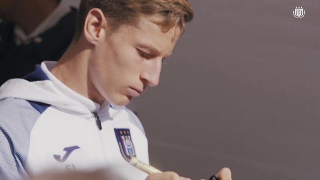 Embedded thumbnail for Mardi, le RSCA s&#039;est rendu au cœur d&#039;Anderlecht